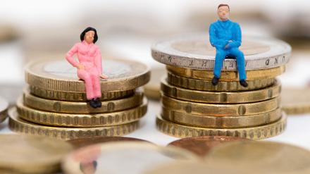 Frauen arbeiten oft in schlechter bezahlten Jobs.