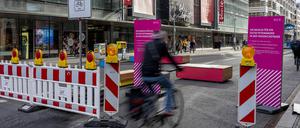 Fahrradstraße, umstrittenes Berliner Verkehrsprojekt in der Friedrichstraße.