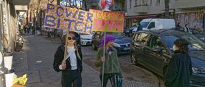 Mehr Power, bitte! Demonstrantinnen am Weltfrauentag 2021 in Neukölln.