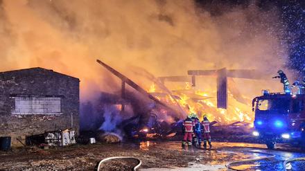 In Werneuchen (Brandenburg) ging eine Scheune in Flammen auf.