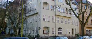 Der Komplex in der Wilhelmshöher Straße 17-20 in Friedenau gilt als das letzte erhaltene „Einküchenhaus“ Berlins.