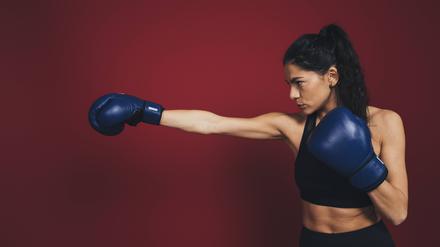Jeder Schlag sitzt. Beim Kreuzberger Verein trainieren die Teilnehmerinnen in den Kursen Kondition und Technik. 