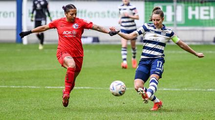 Amber Barrett (links) von Turbine Potsdam war ebenso wie ihre Mitspielerinnen oft einen Schritt zu spät in der Defensive.
