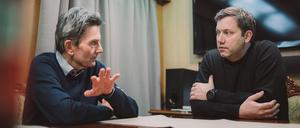 SPD-Parteichef Lars Klingbeil (rechts) und SPD-Bundestags-Fraktionschef Rolf Mützenich auf dem Weg nach Kiew.
