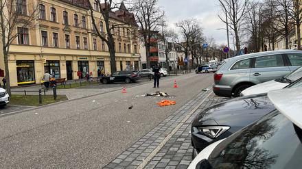 Der Tatort am Freitagnachmittag in der Karl-Liebknecht-Straße in Babelsberg.