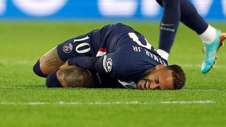 Neymar muss sich einer Bänder-OP unterziehen.