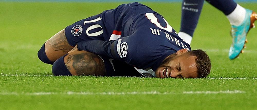 Neymar muss sich einer Bänder-OP unterziehen.