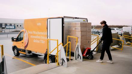 Die Laster des Online-Supermarktes Oda starten ihre Routen im Logistikzentrum in Ragow Mittenwalde.