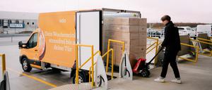 Die Laster des Online-Supermarktes Oda starten ihre Routen im Logistikzentrum in Ragow Mittenwalde.