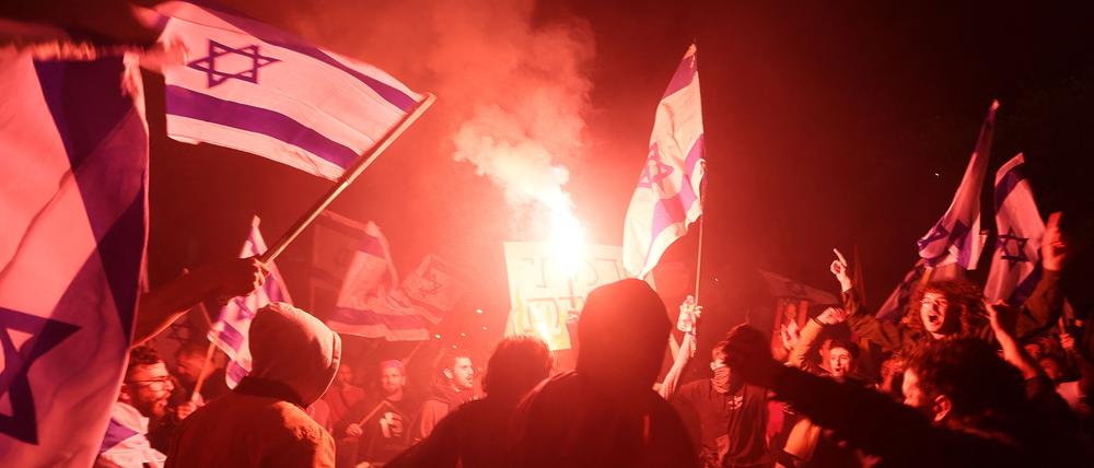 Die Stimmung bei den wöchentlichen Demonstrationen in Tel Aviv wird gereizter.