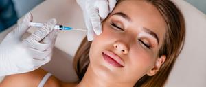 Beauty, Cosmetology, Beautician, Injecting, Women