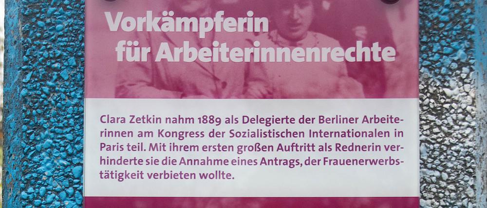 Tafel im Clara-Zetkin-Park in Marzahn-Hellersdorf