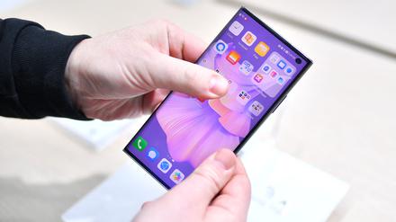 Ein Huawei-Smartphone im Gebrauchstest.