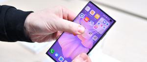 Ein Huawei-Smartphone im Gebrauchstest.