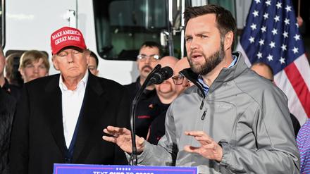 Senator J. D. Vance zusammen mit Ex-Präsident Donald Trump.