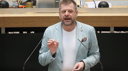 Auf dem Landesausschuss der Berliner Grünen am Dienstagabend richtete sich Fraktionschef Werner Graf direkt an die SPD-Basis.