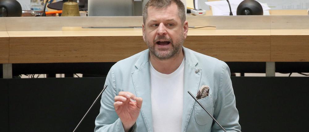Auf dem Landesausschuss der Berliner Grünen am Dienstagabend richtete sich Fraktionschef Werner Graf direkt an die SPD-Basis.