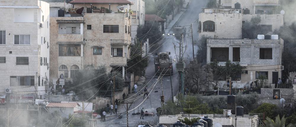 Bei einem israelischen Militäreinsatz im nördlichen Westjordanland sind mindestens sechs Palästinenser getötet worden.