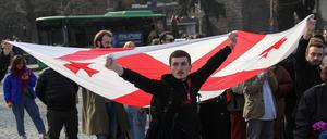 Proteste gegen das Gesetz zu „ausländischen Agenten“ in Tiflis. 