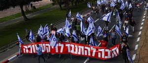 Demonstranten blockieren am „Tag des Widerstands“ Straßen und sogar den Hafen von Haifa und den Flughafen Ben Gurion.