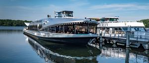 Berlin Reinickendorf OT Tegel; Ufer am Tegeler See: die Greenwich Promenade; Liegeplatz der Dampfer Havel Queen und Moby Dick Berlin *** Berlin Reinickendorf OT Tegel Ufer am Tegeler See the Greenwich Promenade berth of the steamers Havel Queen and Moby Dick Berlin  