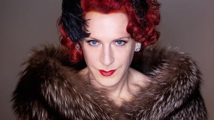 Tim Fischer, bildschön und verführerisch als Zara Leander.