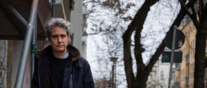 Dirk von Lowtzow in Prenzlauer Berg, seiner unmittelbaren Nachbarschaft.