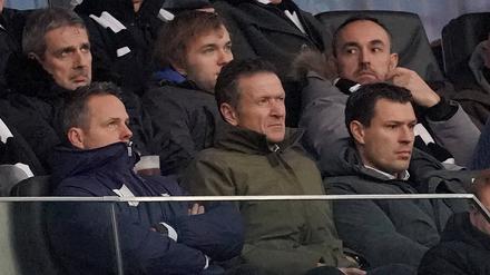 Kritischer Blick. Die Vereinsführung um Präsident Bernstein und Finanzgeschäftsführer Herrich (v. l.) muss die Finanzen in den Griff bekommen.