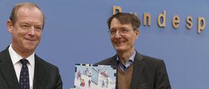 Gesundheitsminister Karl Lauterbach und der Sachverständigtenratsvorsitzende Michael Hallek stellen die elektronische Patientenakte vor.