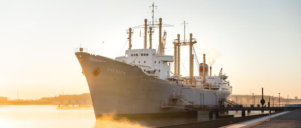 Museum an Bord: Im Frachtschiff „Dresden“ befindet sich das Schifffsfahrtsmuseum Rostock.