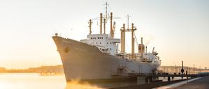Museum an Bord: Im Frachtschiff „Dresden“ befindet sich das Schifffsfahrtsmuseum Rostock.