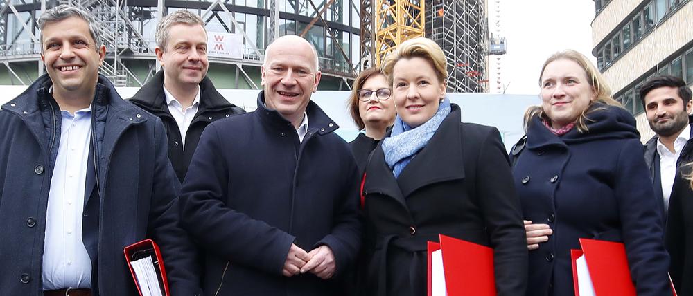 1. Treffen zwischen CDU und SPD am Euref Campus in Berlin, Koalitionsverhandlungen zur Bildung einer neuen Landesregierung, Senat, nach der Wiederholung der Abgeordnetenhauswahl, mit Raed saleh, Stefan Evers, CDU Kai Wegner, Ina Czyborra, SPD Franziska Giffey, Rona Tietje, Kian Niroomand.