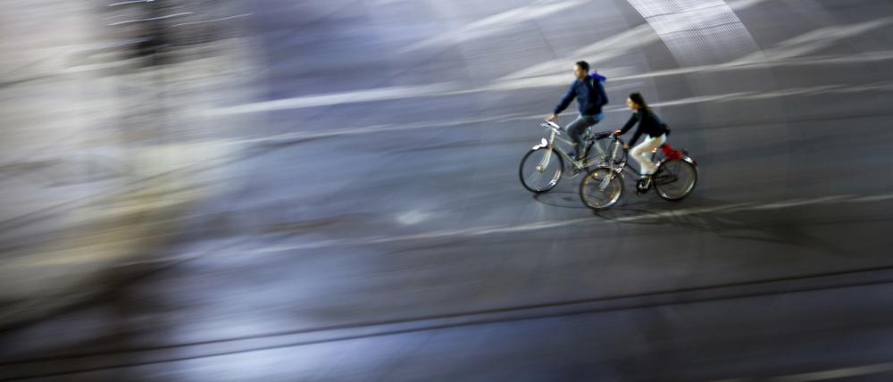 Der Bedarf an Planerinnen und Planern in Berlin ist groß: Laut Mobilitätsgesetz sollen bis 2030 auf rund 800 Kilometern entlang der Hauptverkehrsstraßen Radverkehrsspuren geschaffen werden.