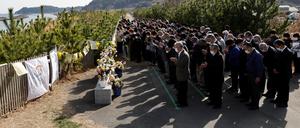 Japaner gedenken der Opfer des 11. März 2011.