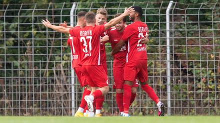 Der Berliner AK würde gerne auch gegen Hertha BSC jubeln und dabei Gutes für die Erdbebenopfer tun.