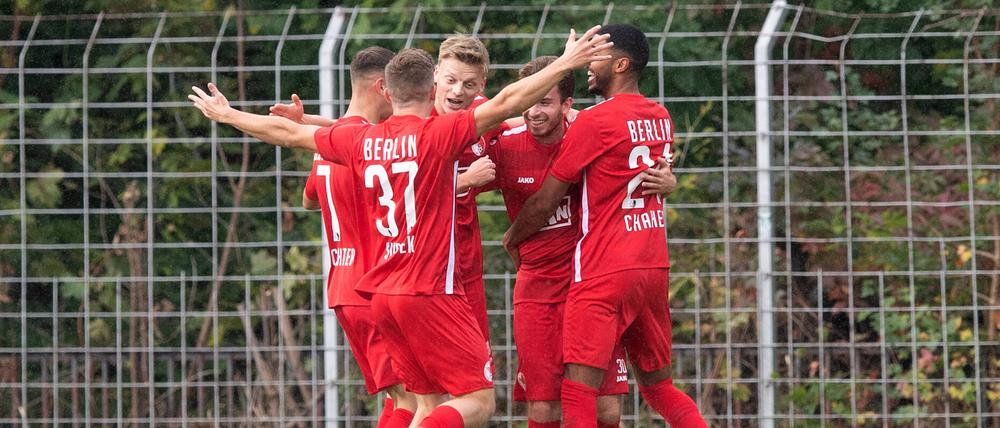 Der Berliner AK würde gerne auch gegen Hertha BSC jubeln und dabei Gutes für die Erdbebenopfer tun.