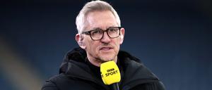 Gary Lineker muss sich von der Moderation von Match Of The Day zurückziehen, bis er und die BBC sich über seine Nutzung sozialer Medien geeinigt haben, erklärte der Sender. 