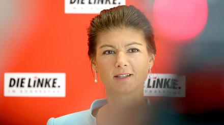ARCHIV - 24.09.2019, Berlin: Sahra Wagenknecht (Die Linke), damals Fraktionsvorsitzende, beantwortet zu Beginn der Sitzung der Bundestagsfraktion ihrer Partei im Reichstagsgebäude Fragen von Journalisten. (zu dpa "Spaltet sich die Linke? Wagenknechts Ansage schürt Spekulationen") Foto: Wolfgang Kumm/dpa +++ dpa-Bildfunk +++