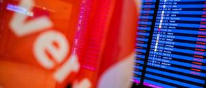 Gestrichen, gestrichen, gestrichen: Das wird auch am Montag wieder die Standardauskunft auf den Anzeigetafeln am BER sein.