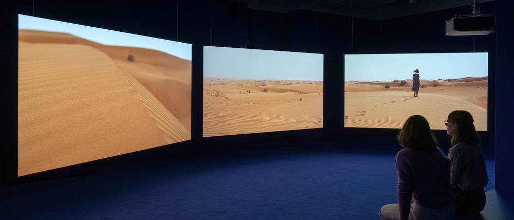Zu Isaac Juliens Installation „Playtime“ im Palais Populaire gibt es einen „DigitalGuide“.