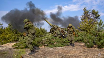 Russische Artillerie im Einsatz in Kherson. 