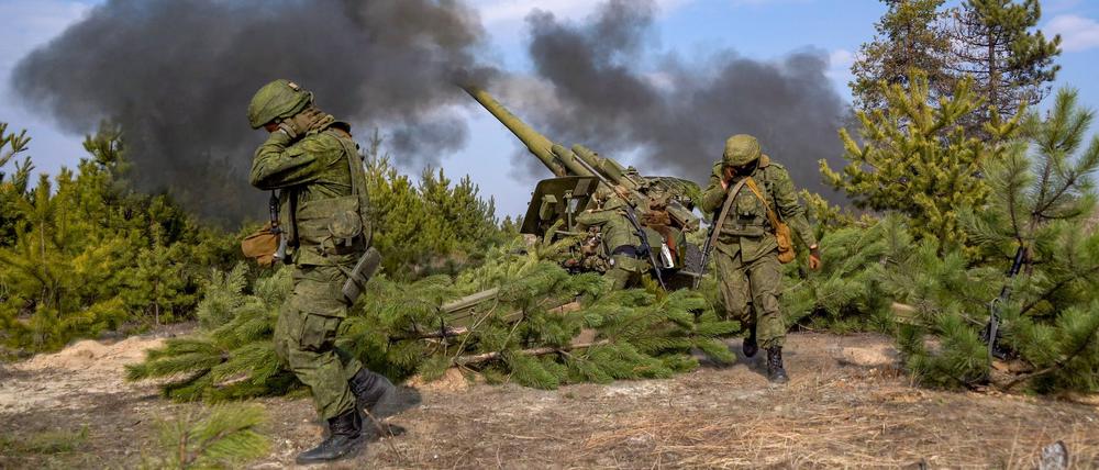 Russische Artillerie im Einsatz in Kherson.