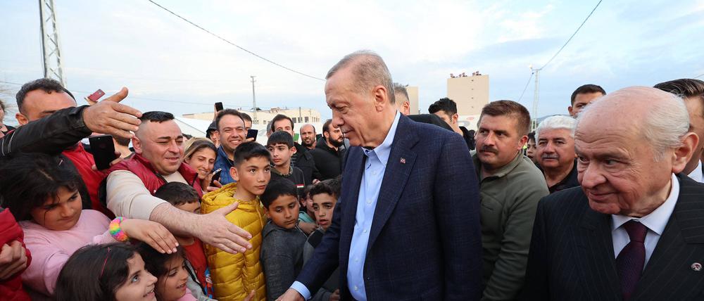 Der türkische Präsident Erdogan in der Erdbebenregion.
