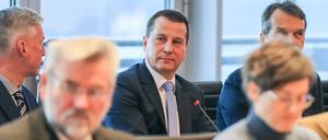 Ralf Ludwig (M), einziger Kandidat für die Position des Intendanten des MDR, sitzt in der Sitzung des Rundfunkrates.