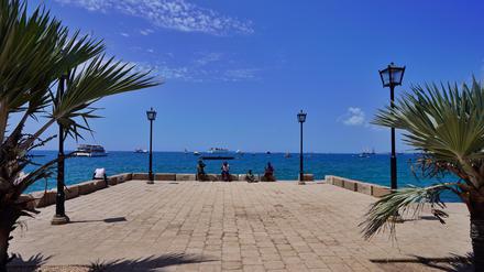 Ort zum Träumen: die Strandpromenade von Stone Town.