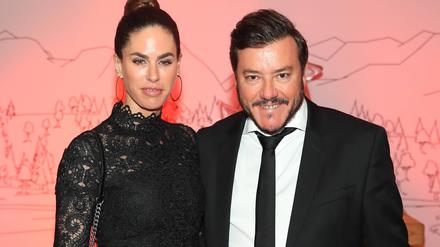 Der österreichische Immobilieninvestor René Benko (r.) mit seiner Ehefrau Nathalie Benko im Januar 2023 bei der Hummerparty im Rahmen des Hahnenkamm-Rennens im Hotel Kitzhof im alpinen Skiort Kitzbühel.