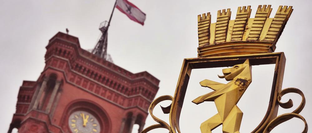 Wenn etwas nicht klappt in Berlin, erklärt man im Senat, der aus dem Roten Rathaus geführt wird, gern die Verwaltungen der Bezirke für zuständig. Und umgekehrt.