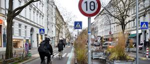 In der Bergmannstraße gilt Tempo 10 für alle - und Autos dürfen nur in einer Richtung durch.