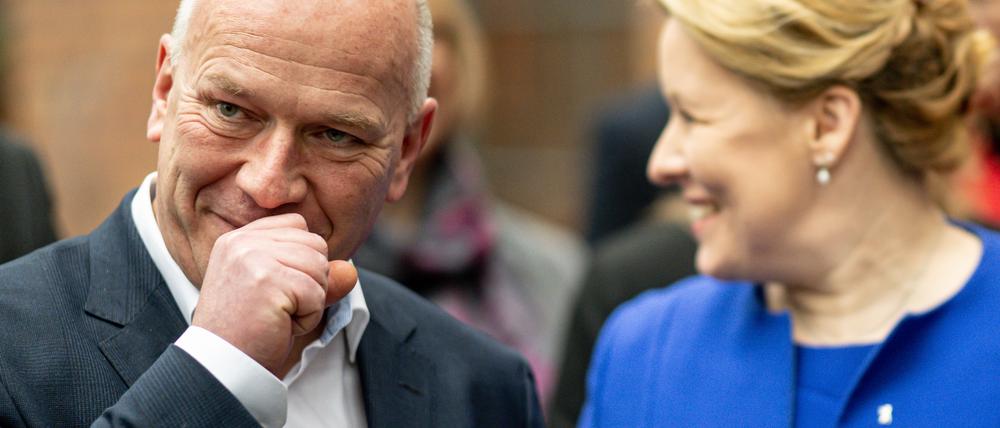 Um zu regieren, scheint Kai Wegner (CDU) in den Koalitionsverhandlungen zu Zugeständnissen an Franziska Giffey (SPD) bereit.