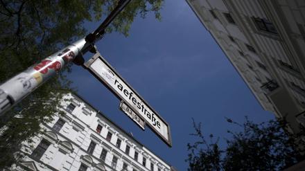 Strassenschildi m Graefekiez in Berlin-Kreuzberg.